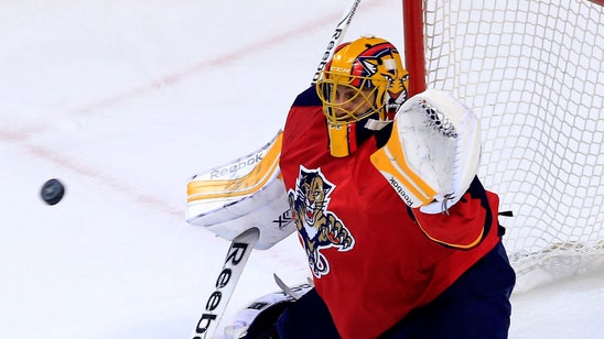 Luongo shows little sign of rust, dazzles in return to Panthers lineup