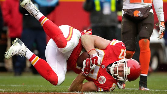Playoff-bound Chiefs hold on to win ninth straight, 17-13 over Browns