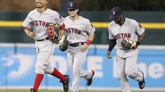 Boston Red Sox: Mookie Betts, Jackie Bradley, Dustin Pedroia named finalists for Gold Glove Award