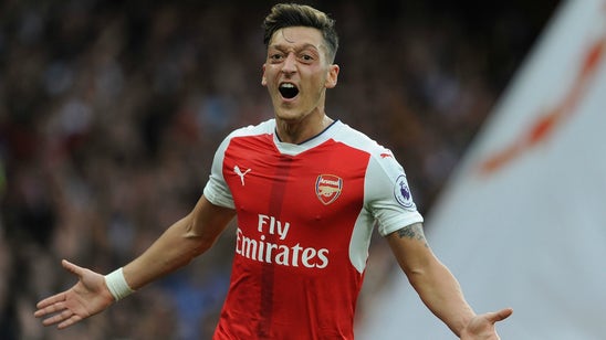 Watch this Arsenal kid catch Mesut Ozil's jersey, then sniff it like there's no tomorrow