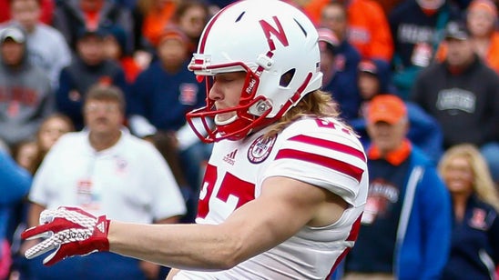 Illinois pays tribute to late Nebraska punter Sam Foltz