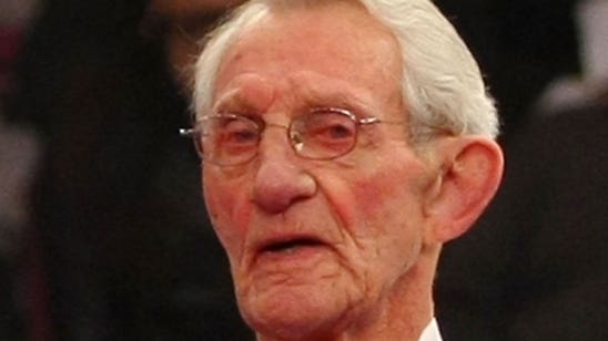 Hall of Fame defenseman Bill Gadsby dies at age 88
