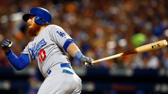 Dodgers' Justin Turner to continue playing on sore knee