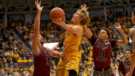 Shockers rout Bears 99-68, lead conference by two games