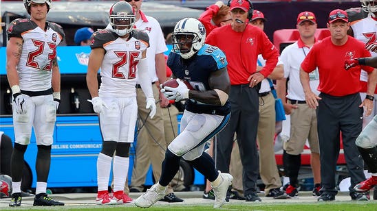 Delanie Walker injures hand in Titans' rout of Tampa Bay