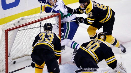 Sedin sets Canucks' career goals mark in 4-2 win over Bruins
