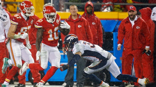 Chiefs keep AFC West title hopes alive with 33-10 win over Broncos
