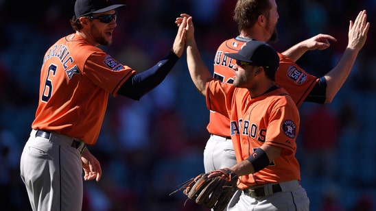 Astros' Marisnick teases vertically-challenged Jose Altuve with bathroom sign