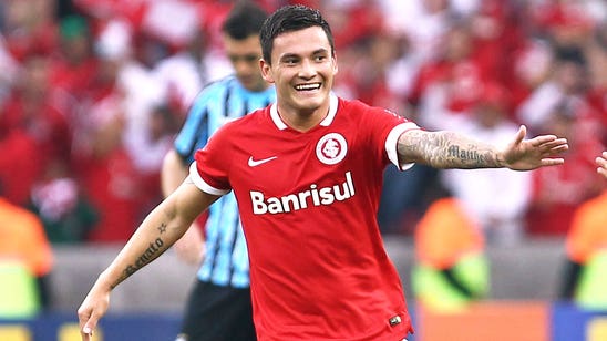 Leicester agree club record fee for Internacional midfielder Aranguiz