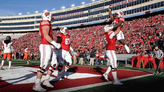 Clement, Badgers steamroll Illinois