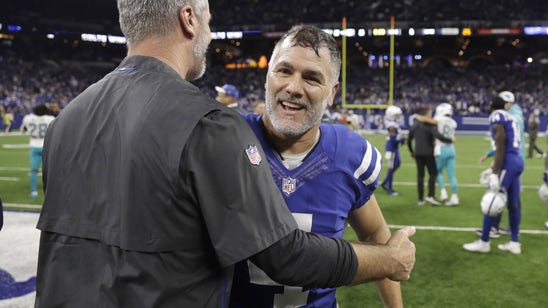 Luck leads comeback, Vinatieri kicks game-winner as Colts beat Dolphins 27-24