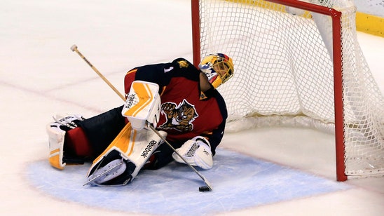 Panthers' Luongo asked to sign photo of ex-mate Schneider