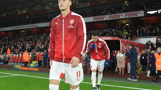 Mesut Ozil remains lukewarm about Arsenal future