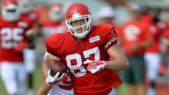 Still young himself, Chiefs TE Kelce has been forced to be mentor