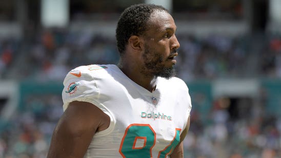 Dolphins trade DE Robert Quinn to Cowboys for future 6th-round draft pick