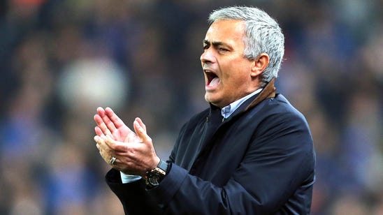 Jose Mourinho: Chelsea players are behind me