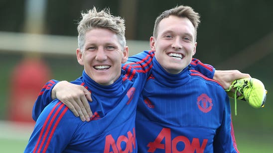 United defender Jones thinks Van Gaal's side can win EPL title
