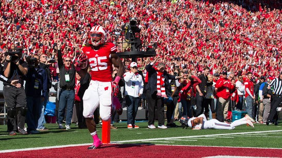 Watch: Melvin Gordon wears Cowboys shirt during interview