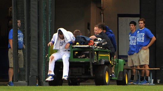 Royals' Alex Gordon leaves game with scary groin injury