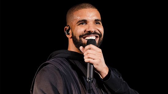 Drake, once again, sits courtside in Sacramento at a Kings game