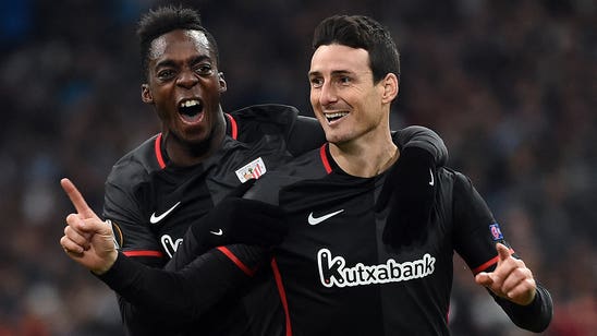 Bilbao's Aritz Aduriz scores amazing long-range golazo