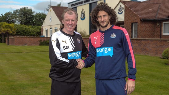 Newcastle United defender Coloccini agrees new deal until 2017