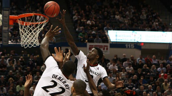 Cincinnati's Shaq Thomas cements win with windmill dunk