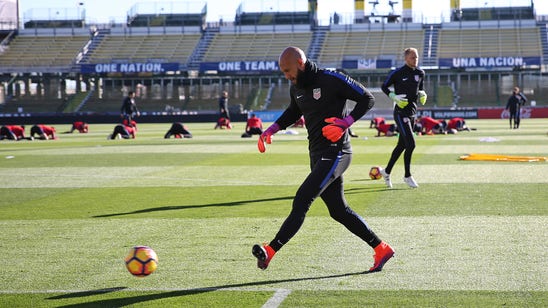 Tim Howard leaves USMNT vs. Mexico with injury