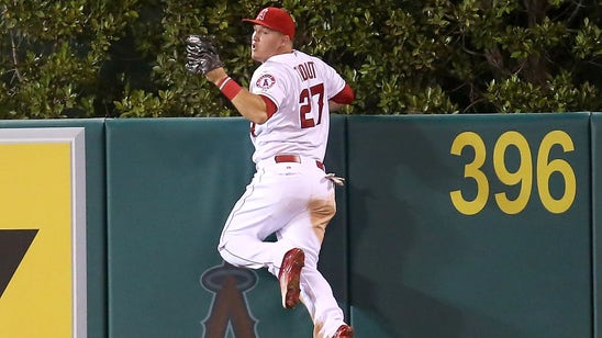 Weather geek Mike Trout gives Jim Cantore storm update on The Weather Channel