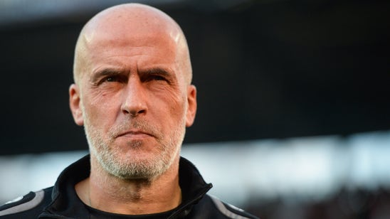 Frontzeck quits as coach of Bundesliga side Hannover