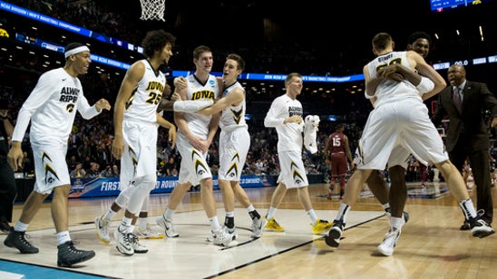 Buzzer-beater in overtime lifts 7-seed Iowa over Temple