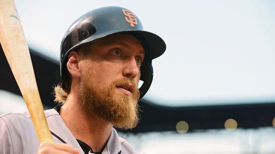 Giants outfielder Pence headed to DL with strained oblique