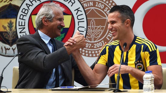 Manchester United and Fenerbahce yet to agree Van Persie fee