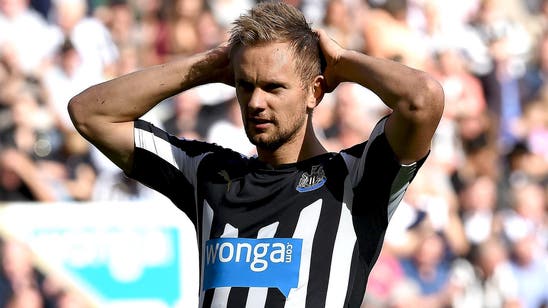 Newcastle's Siem de Jong undergoes surgery for collapsed lung