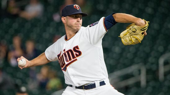 Rays claim right-handed pitcher Oliver Drake off waivers from Twins