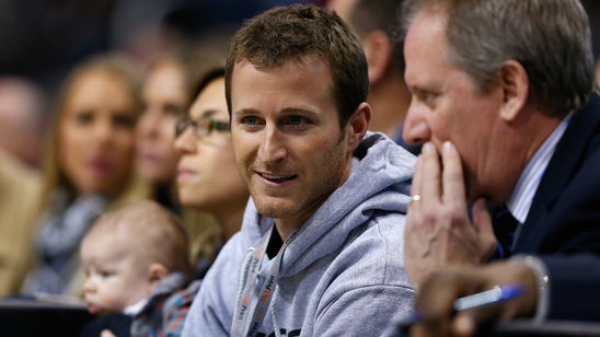 Kasey Kahne sits courtside for Suns/Hornets NBA game