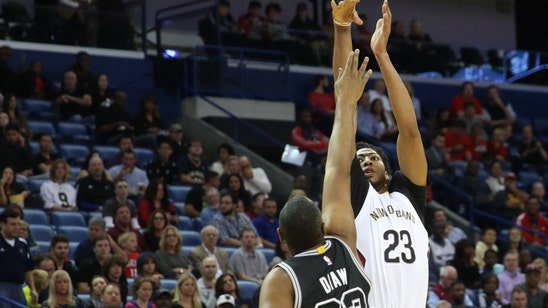 Davis' big game in return lifts Pelicans over Spurs, 104-90
