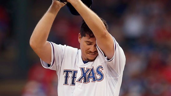 Gonzalez doesn't make it out of second in Rangers' loss