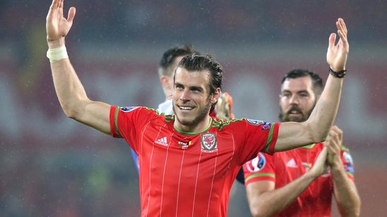 Real Madrid's Gareth Bale makes basketball trick shot