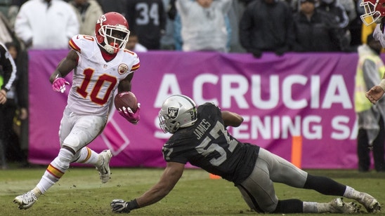 Tyreek Hill hauls in epic touchdown catch (Video)