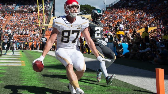 Chiefs' Kelce scores two TDs, catches nine balls in Pro Bowl
