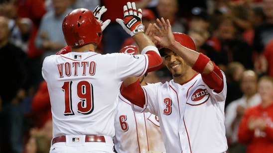 Votto goes deep in 9-6 loss to Giants