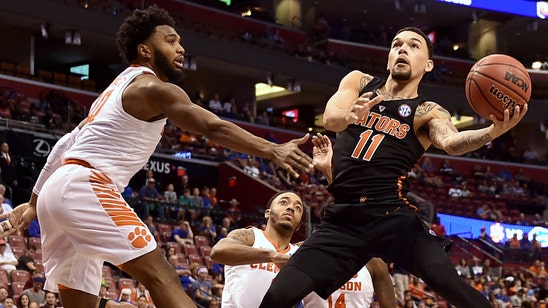 Struggling Gators drop out of AP Top 25 college basketball poll