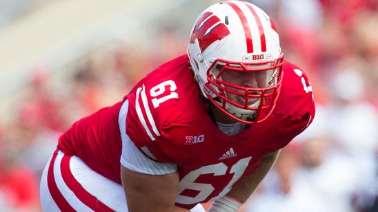 Badgers lineman sings country song, sounds as expected