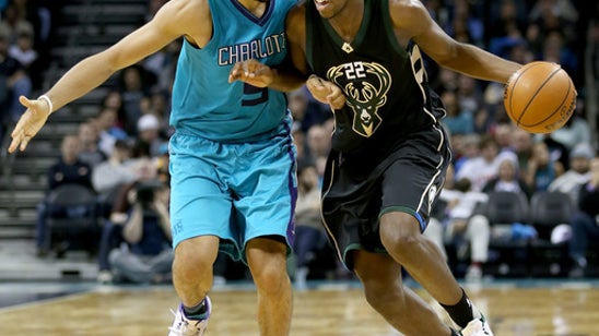 Middleton helps Bucks beat Hornets 105-92