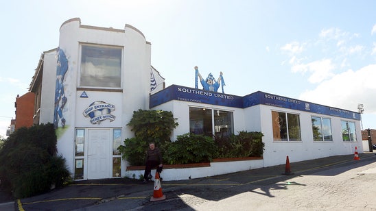 Crazy Southend fan singlehandedly takes on Colchester fans