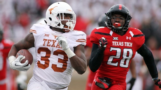 D'Onta Foreman, Defense Lead Texas Football to Road Win vs Texas Tech