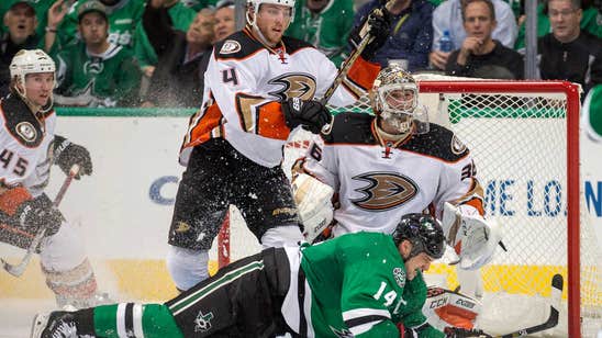 Stars win 4-2 over Ducks in opener matching division champs
