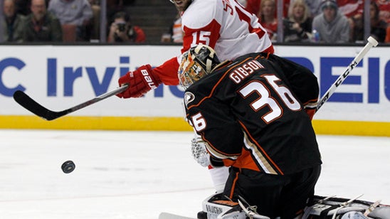 Sheahan scores in 3rd to lift Red Wings over Ducks 2-1
