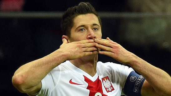 Lewandowski carries Poland past Rep. of Ireland, seals Euro qualification